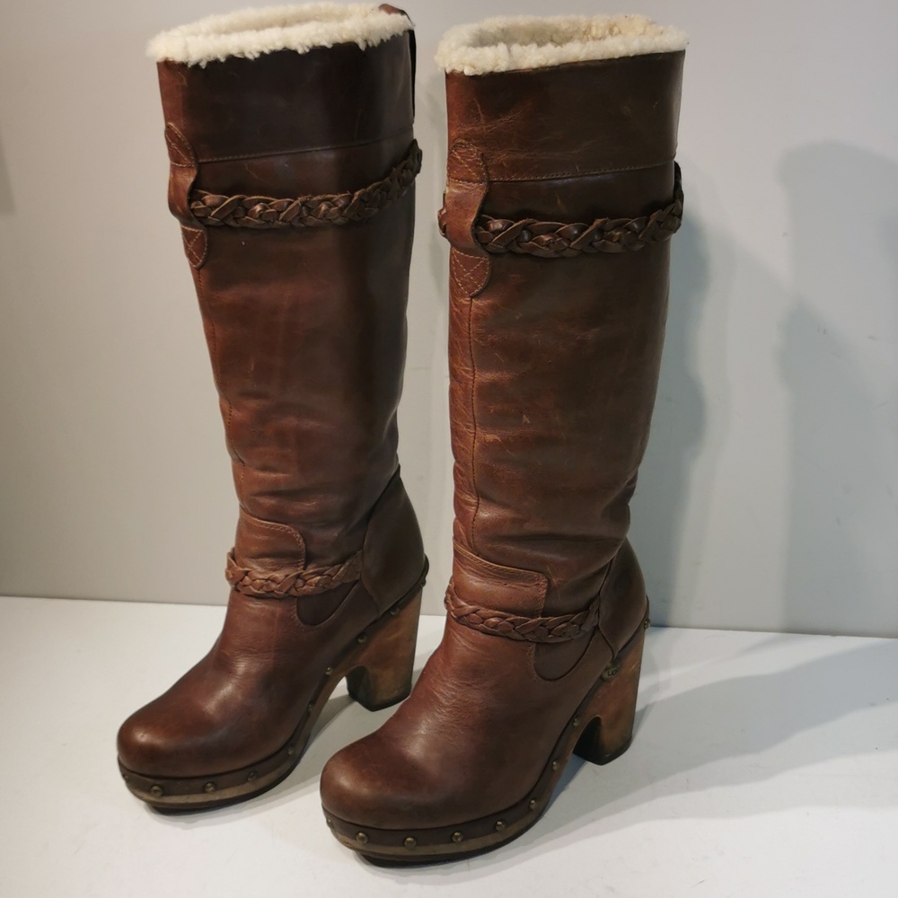 UGG Australia Savanna high clog boots size 7 sheepskin wooden heel